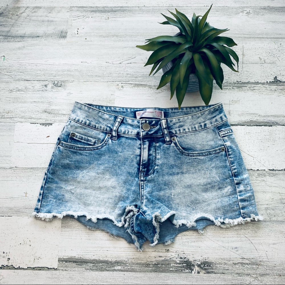 No Boundaries cutoffs size 7